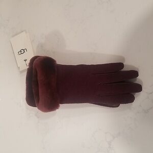 UGG size small gloves NWT